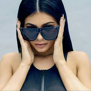QUAY x KYLIE Hidden Hills | RARE Black Sunglasses